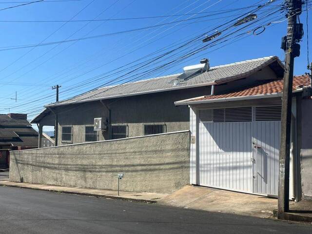 #977 - Casa para Venda em Pouso Alegre - MG