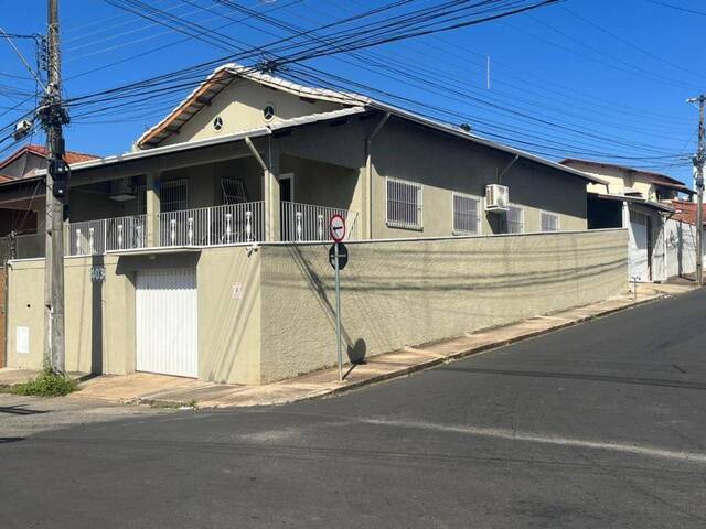 #977 - Casa para Venda em Pouso Alegre - MG
