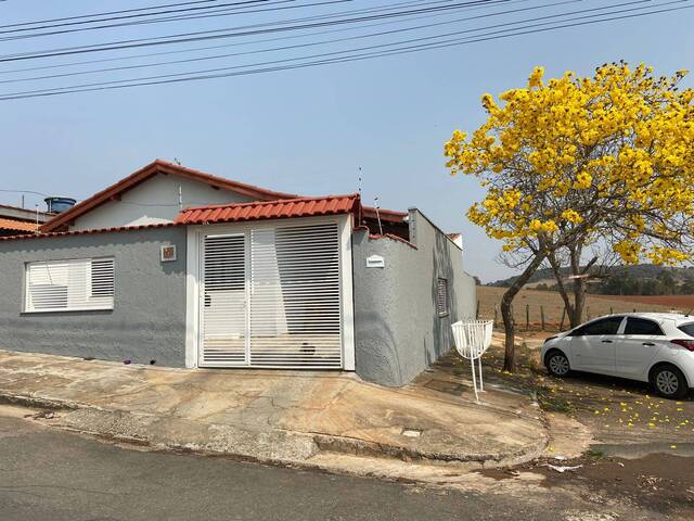 #1893 - Casa para Venda em Pouso Alegre - MG