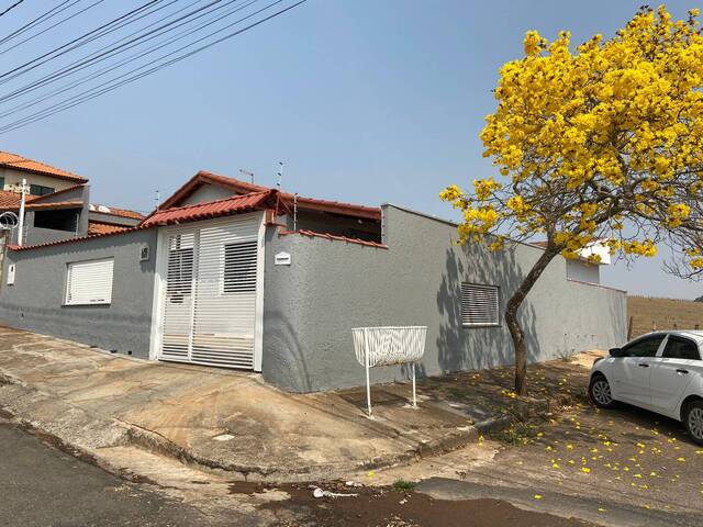 #1893 - Casa para Venda em Pouso Alegre - MG