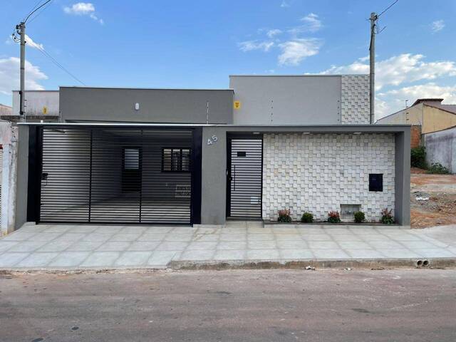 #2023 - Casa para Venda em Pouso Alegre - MG